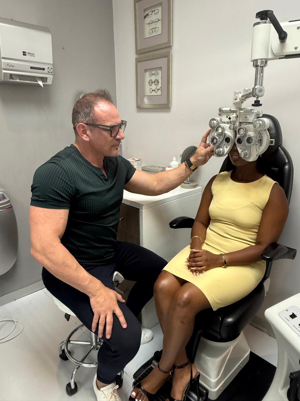 Contact lens fitting consultation